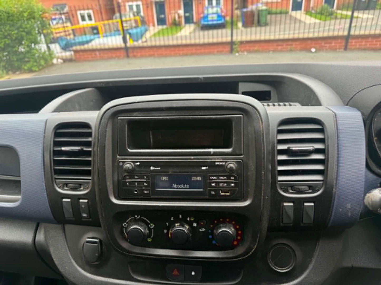 2015-VAUXHALL VIVARO