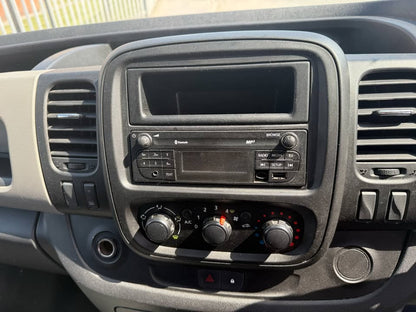 2018 NISSAN NV300