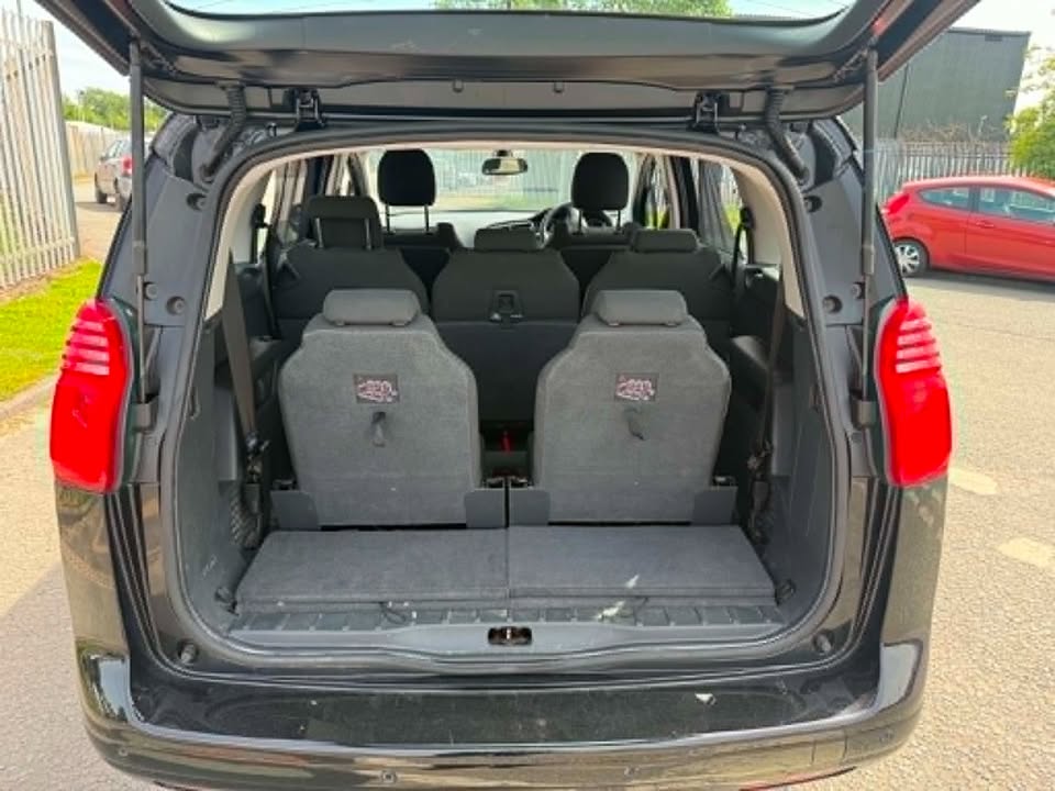 2015-PEUGEOT 5008