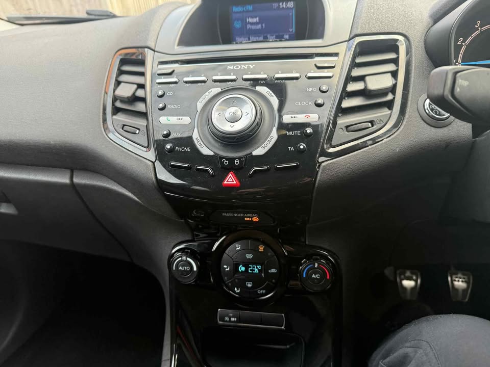 2015 - FORD FIESTA