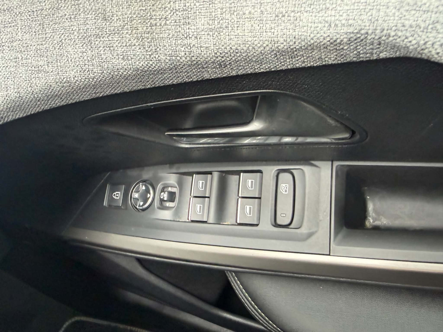2025- PEUGEOT 3008 ELECTRIC