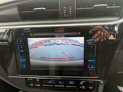 2015-TOYOTA  AURIS