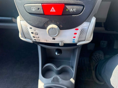 2011-TOYOTA AYGO