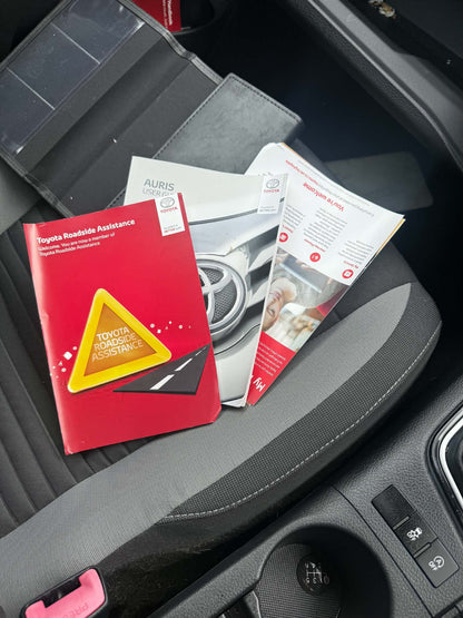 2015-TOYOTA  AURIS