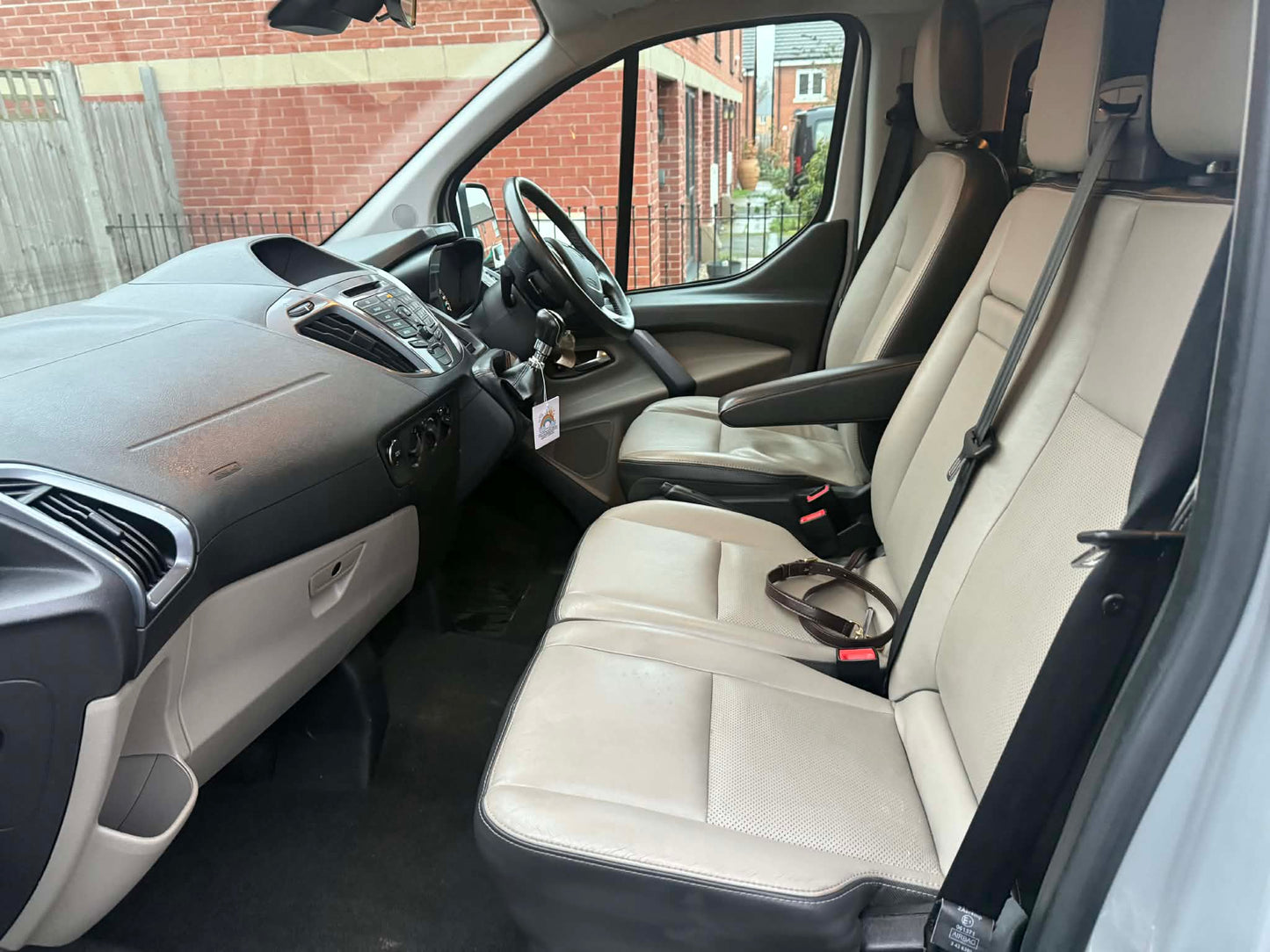 2014 - FORD TUSTOM 9 SEATER BUS