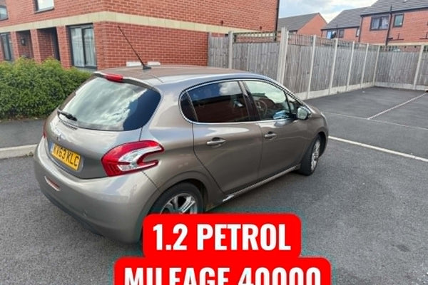 2014-PEUGEOT 208