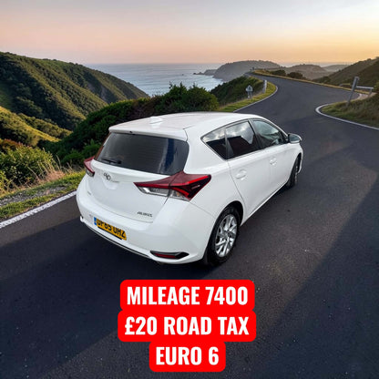 2015-TOYOTA  AURIS