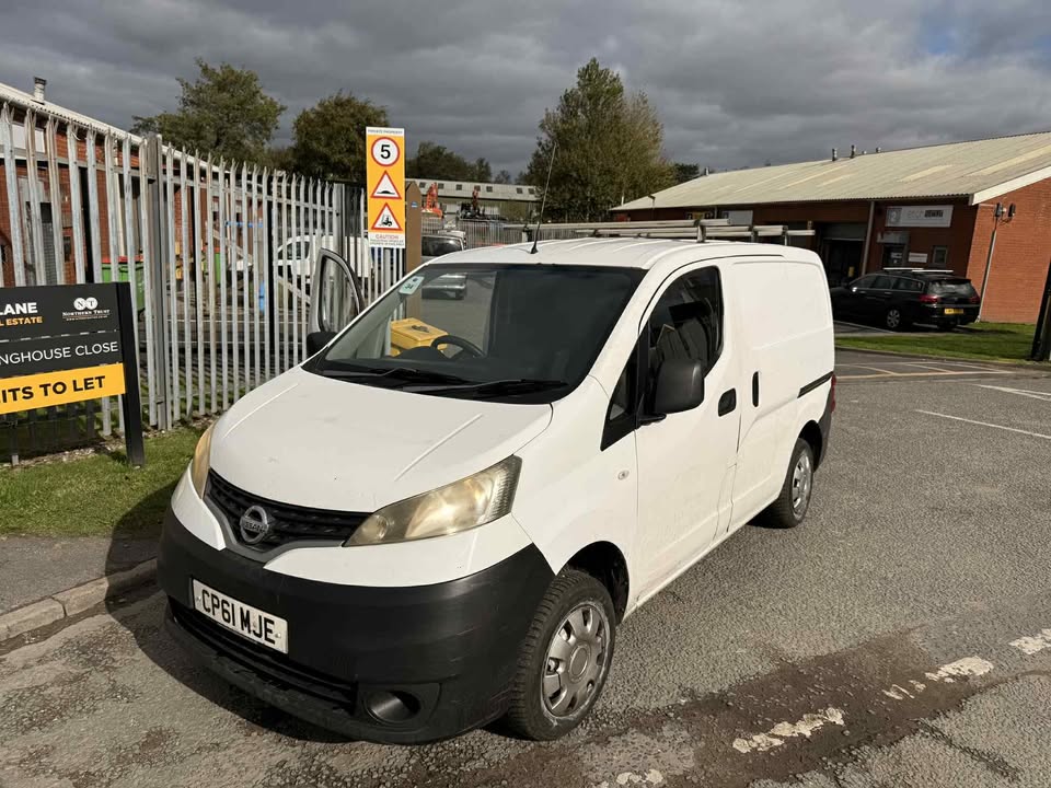 2011 - NISSAN NV200
