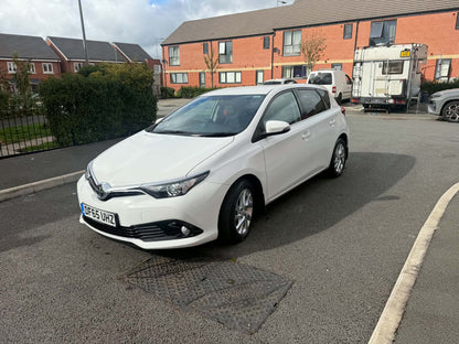 2015-TOYOTA  AURIS