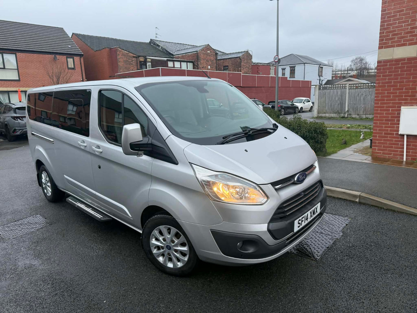2014 - FORD TUSTOM 9 SEATER BUS