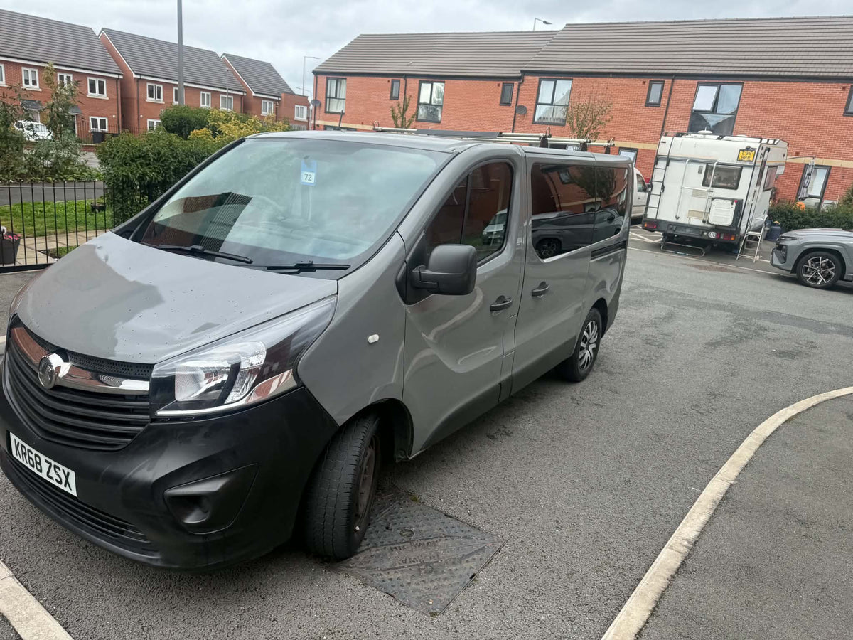 2018-VAUXHALL VIVARO BUS