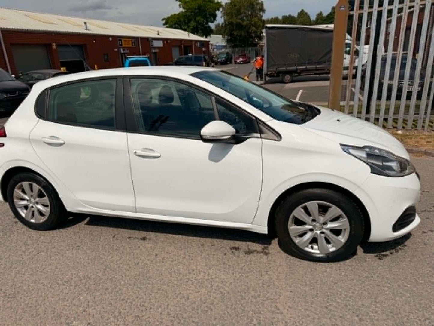2017-PEUGEOT 208