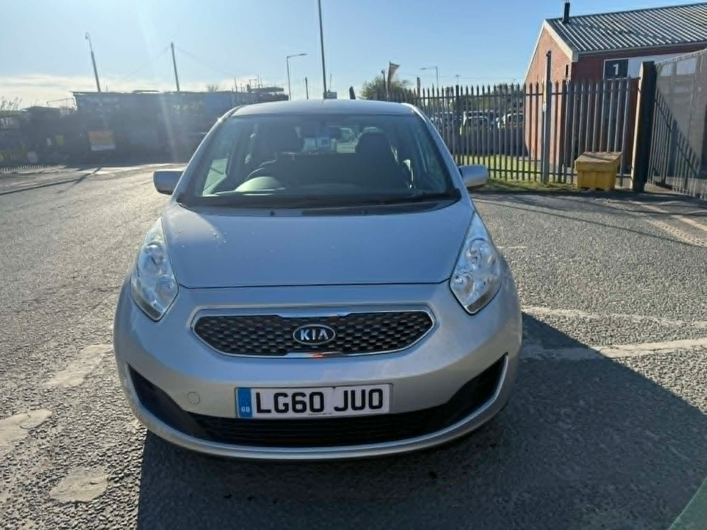 2010- KIA VENGA 2  LOW MILEAGE