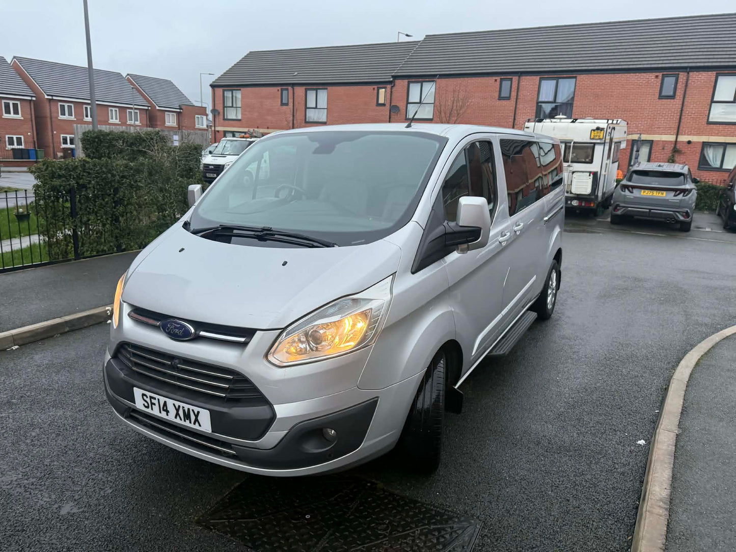 2014 - FORD TUSTOM 9 SEATER BUS