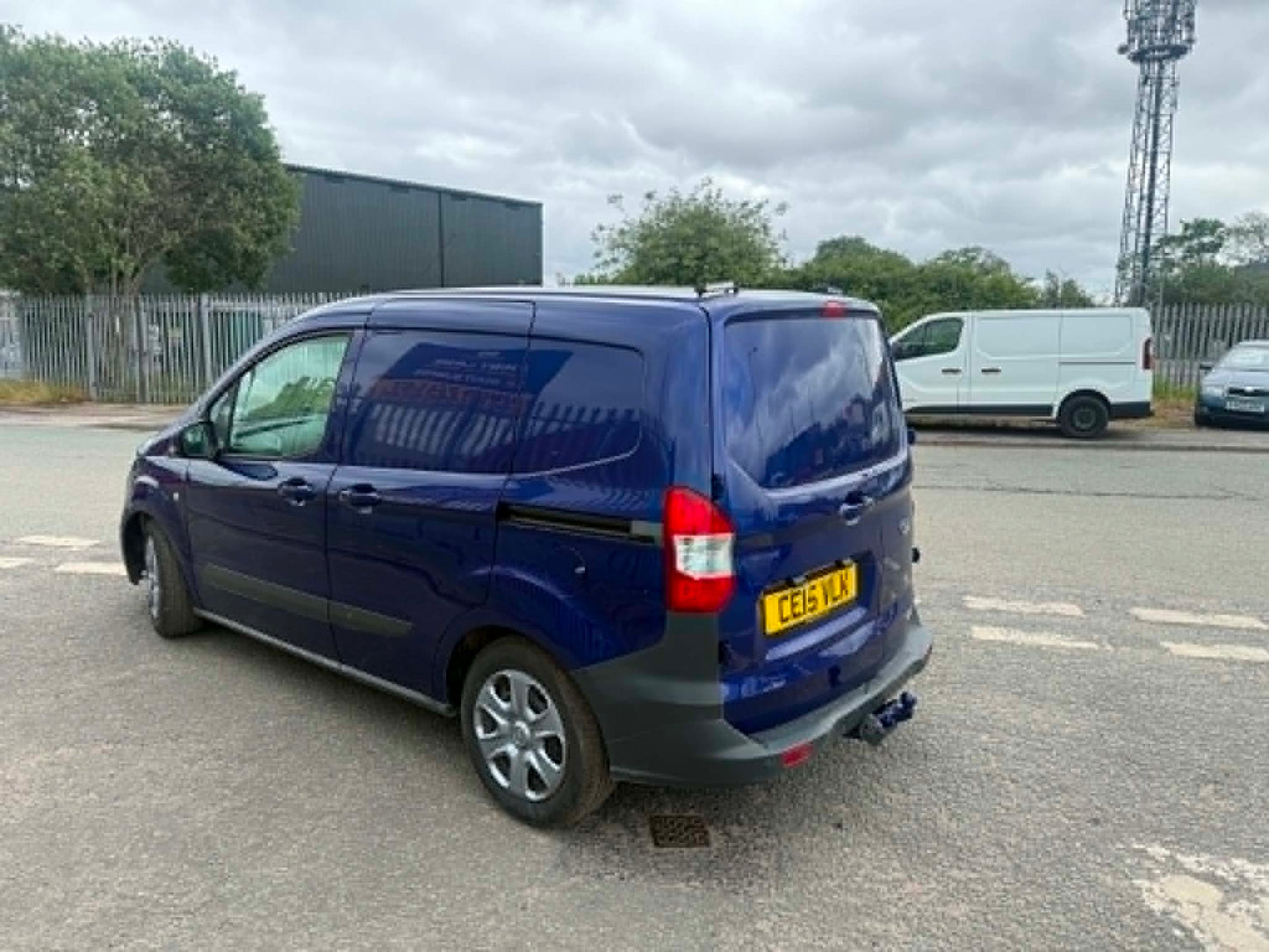 2015- FORD COURIER