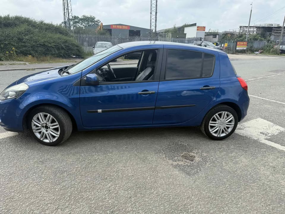 2010 - RENAULT CLIO