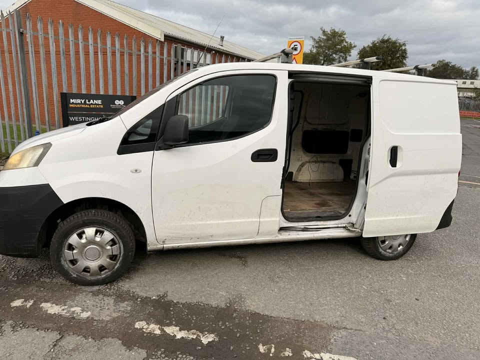 2011 - NISSAN NV200