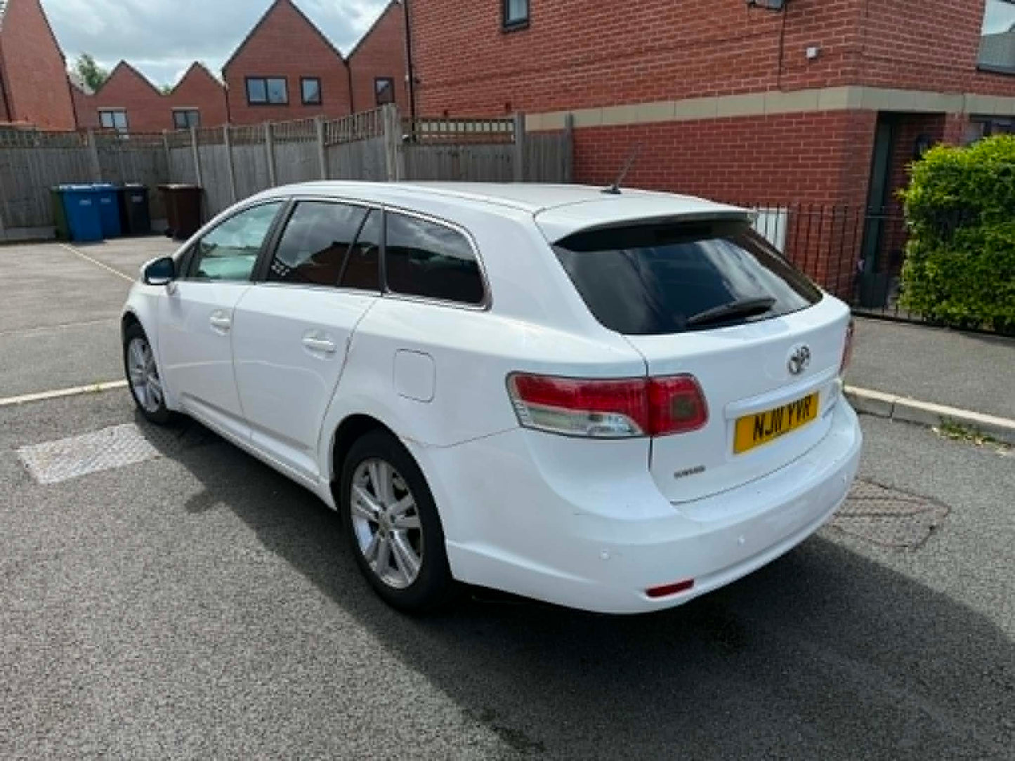 2011-TOYOTA AVENSIS