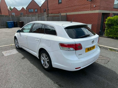 2011-TOYOTA AVENSIS
