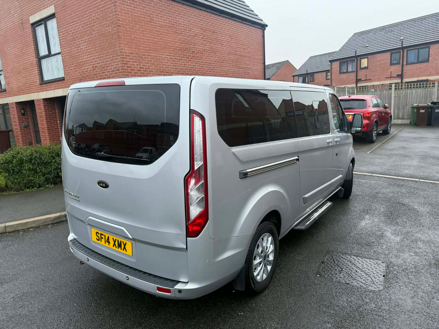 2014 - FORD TUSTOM 9 SEATER BUS
