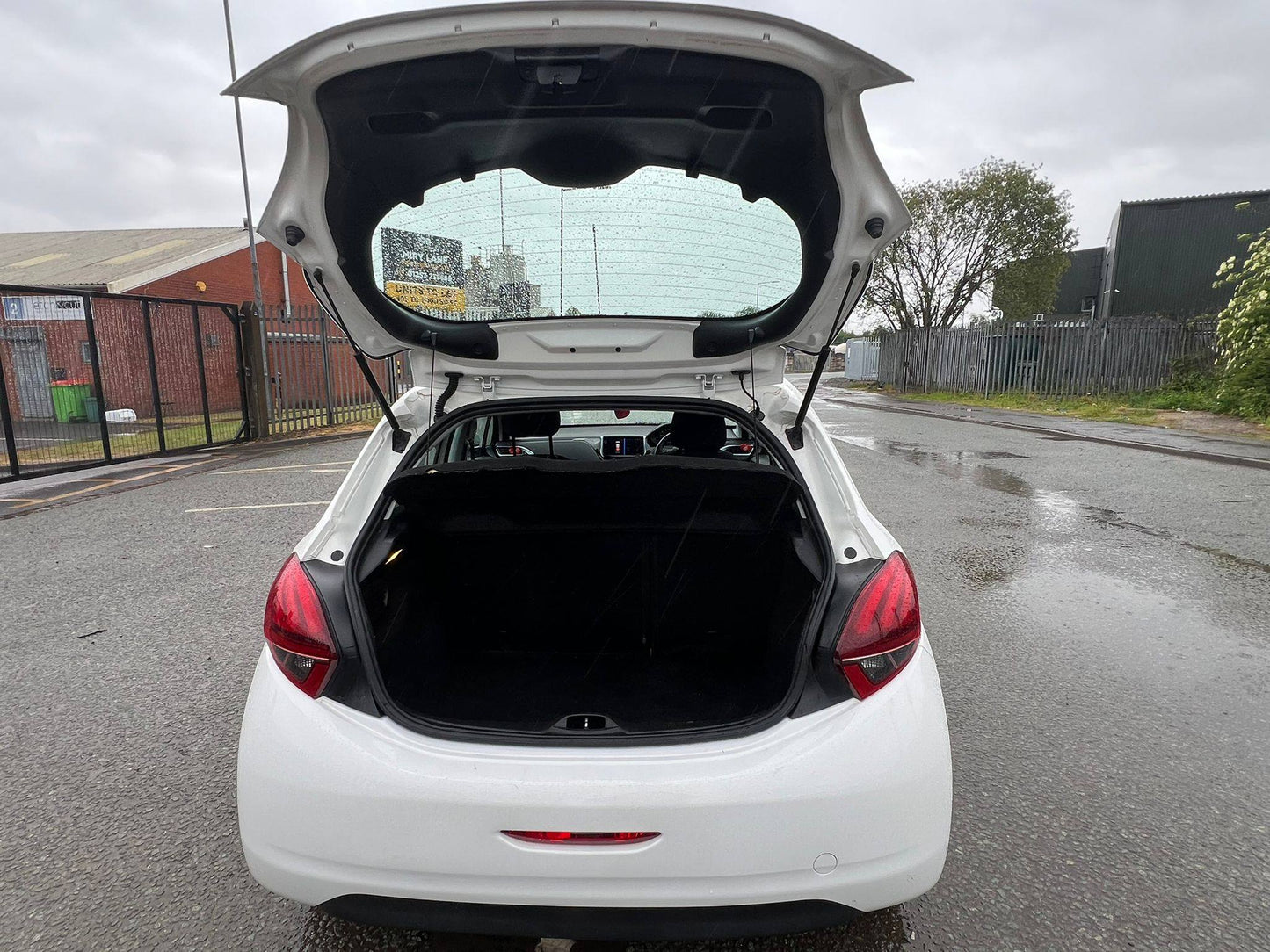 2017 - PEUGEOT 208