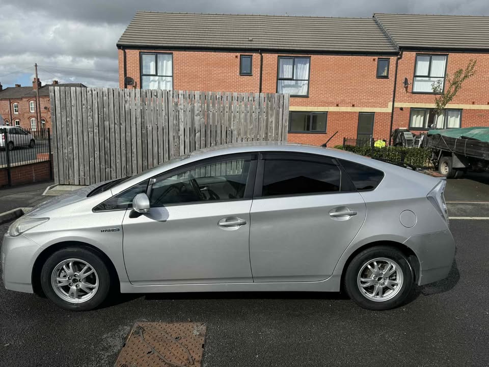 2010- TOYOTA PRIUS