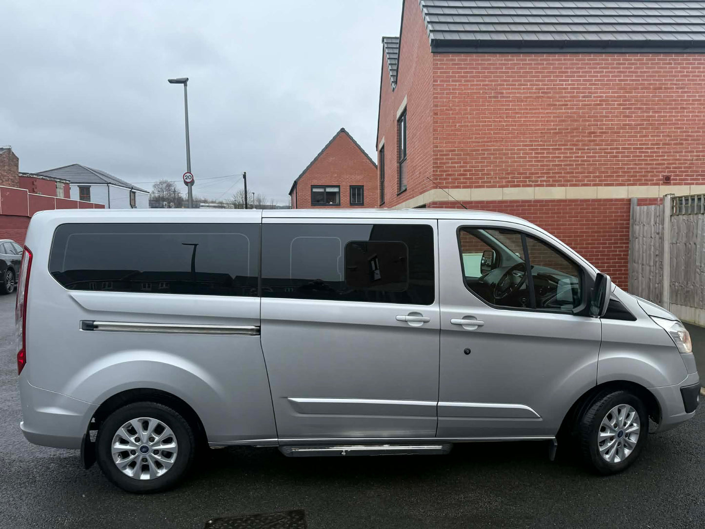 2014 - FORD TUSTOM 9 SEATER BUS