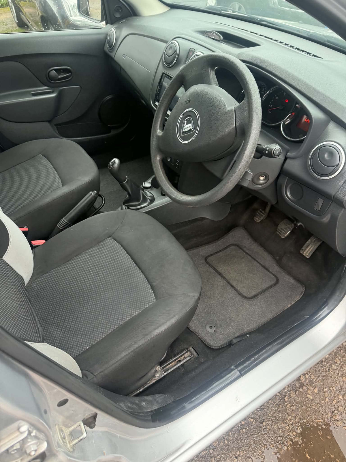 2015-DACIA SANDERO