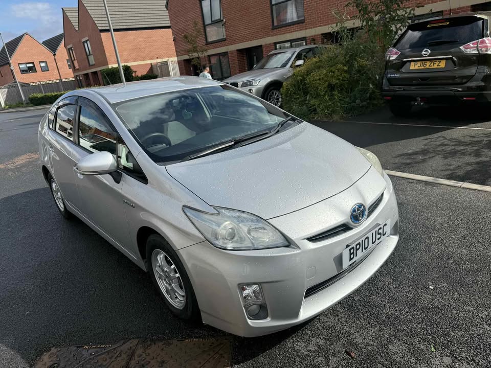 2010- TOYOTA PRIUS