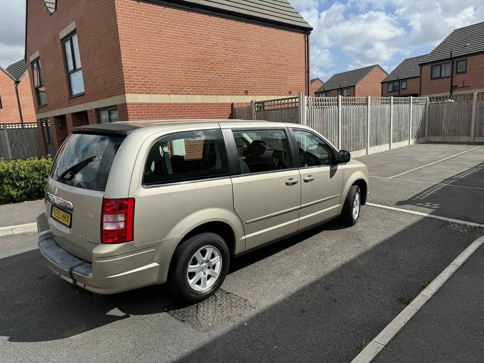 2010 - CHRYSTLER VOYAGER