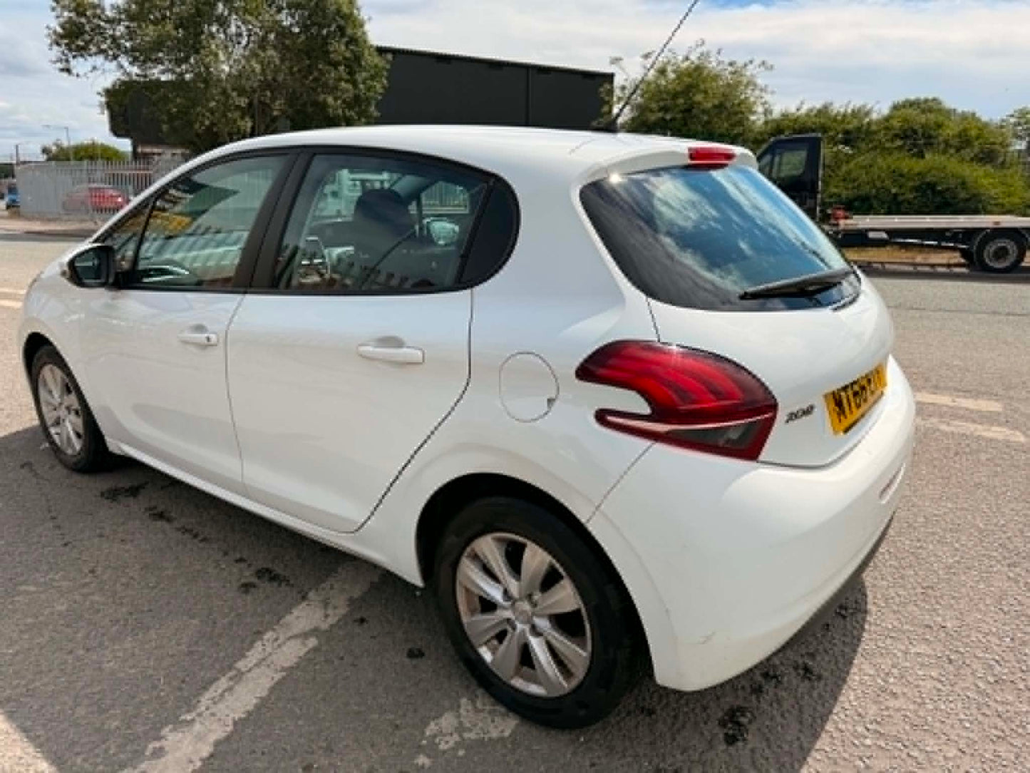 2017-PEUGEOT 208