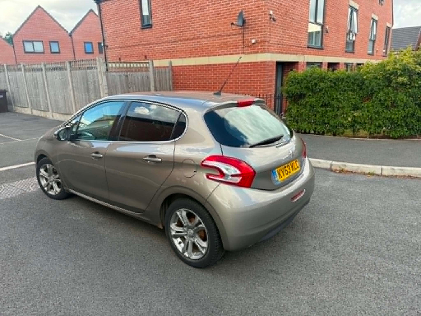 2014-PEUGEOT 208
