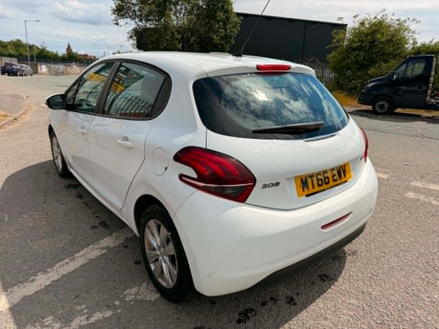 2017-PEUGEOT 208