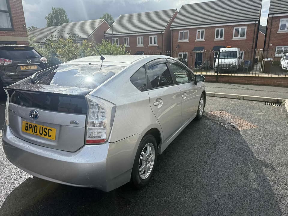 2010- TOYOTA PRIUS
