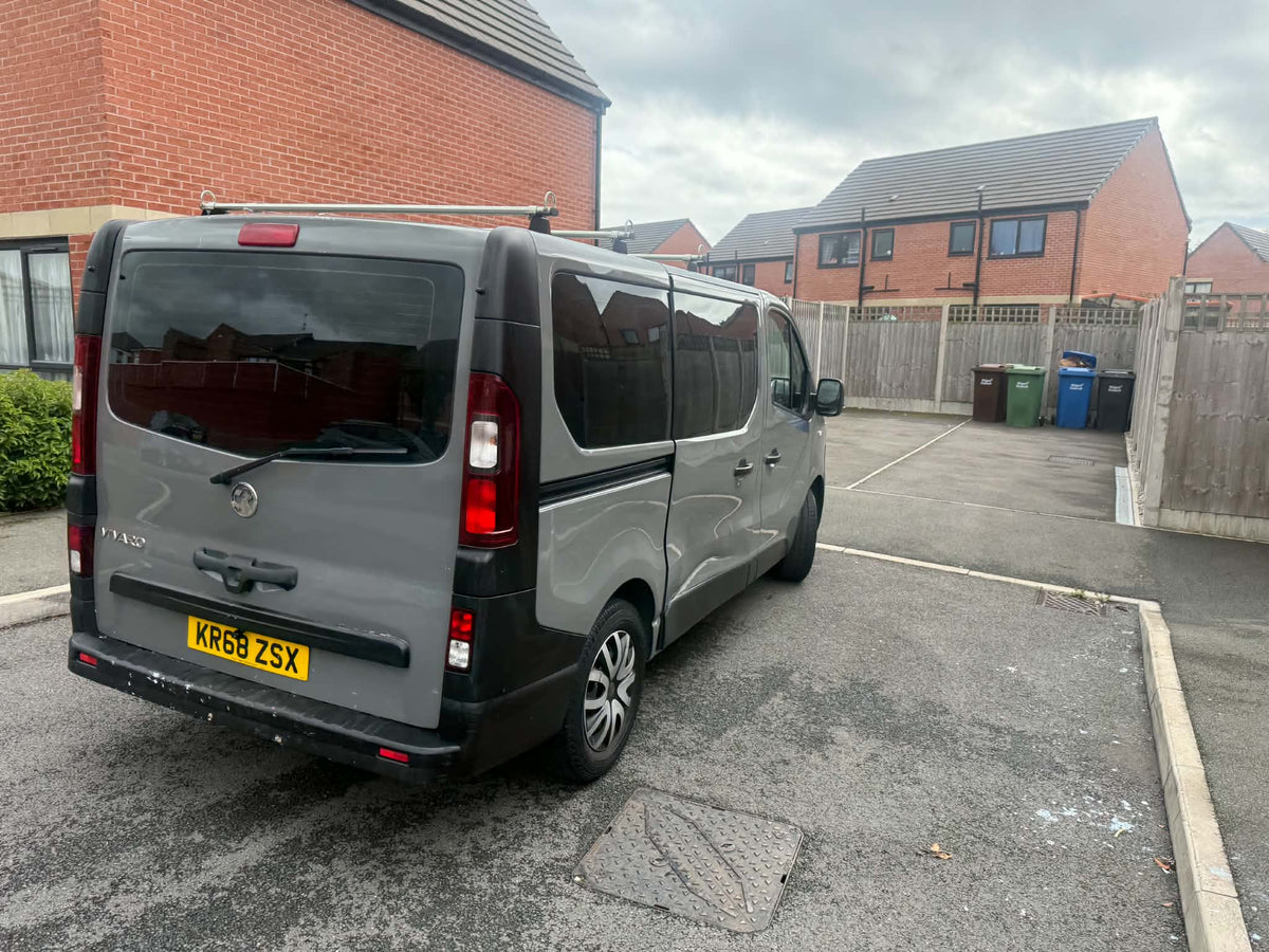 2018-VAUXHALL VIVARO BUS