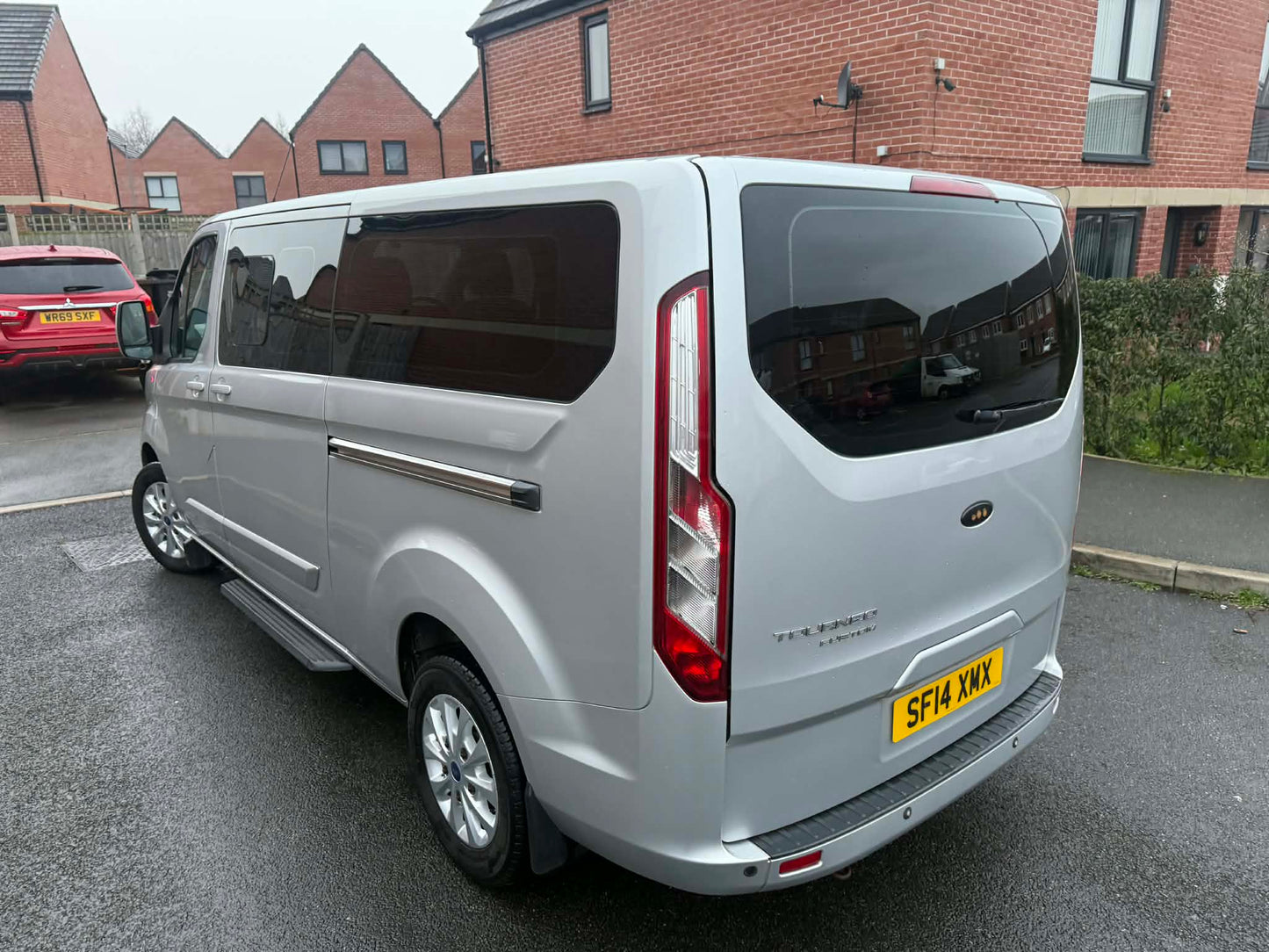 2014 - FORD TUSTOM 9 SEATER BUS