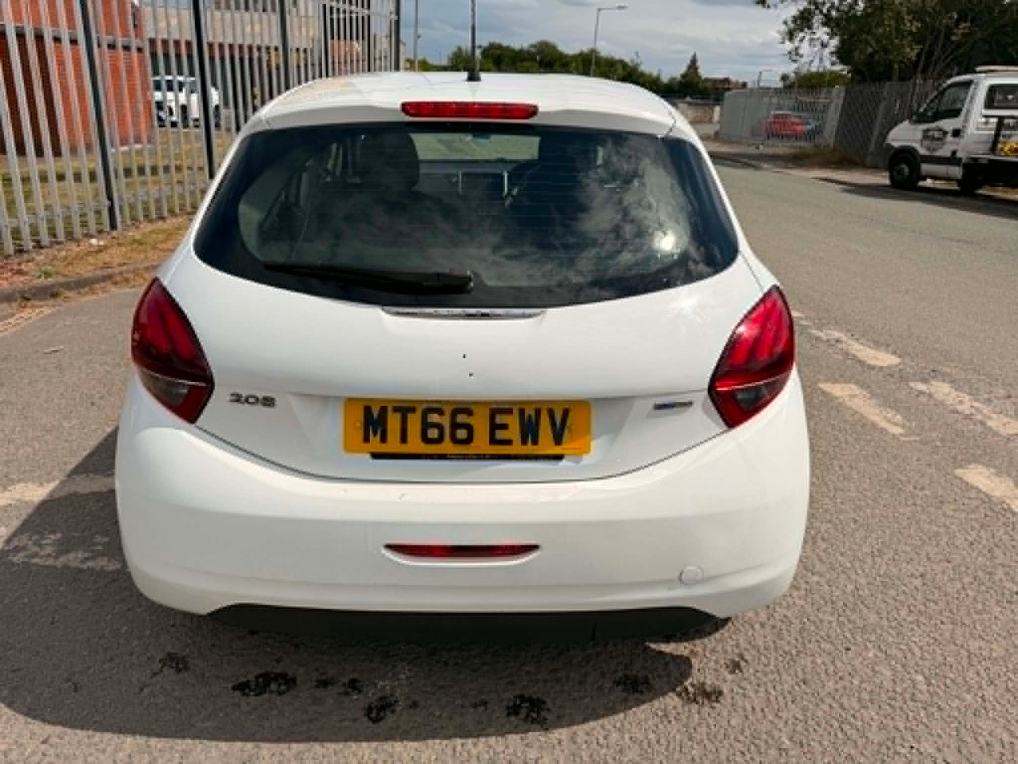 2017-PEUGEOT 208
