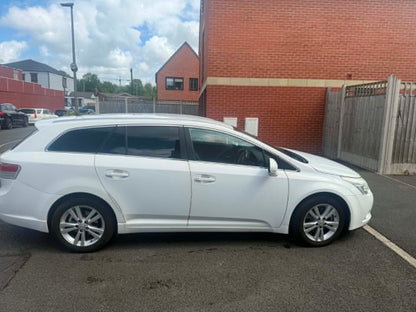 2011-TOYOTA AVENSIS