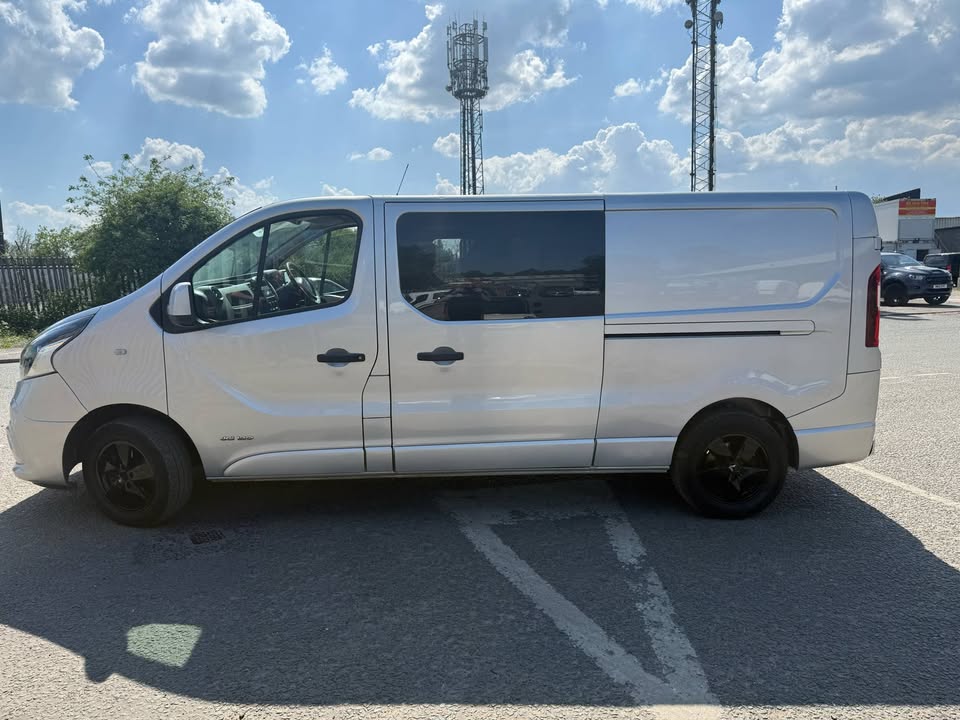 2018 NISSAN NV300