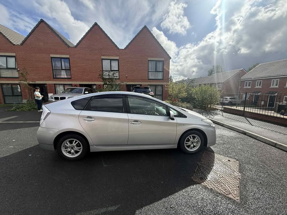 2010- TOYOTA PRIUS