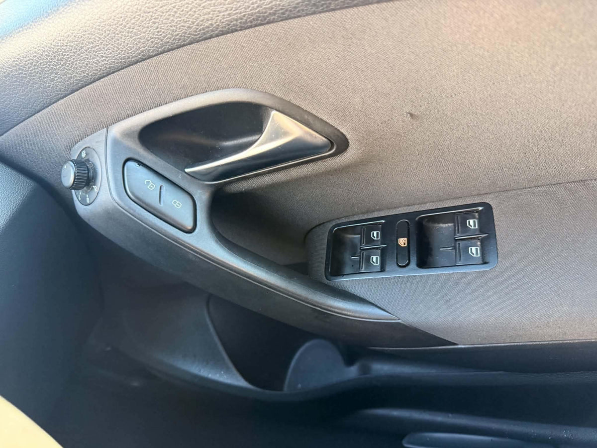 2011- VW POLO PETROL