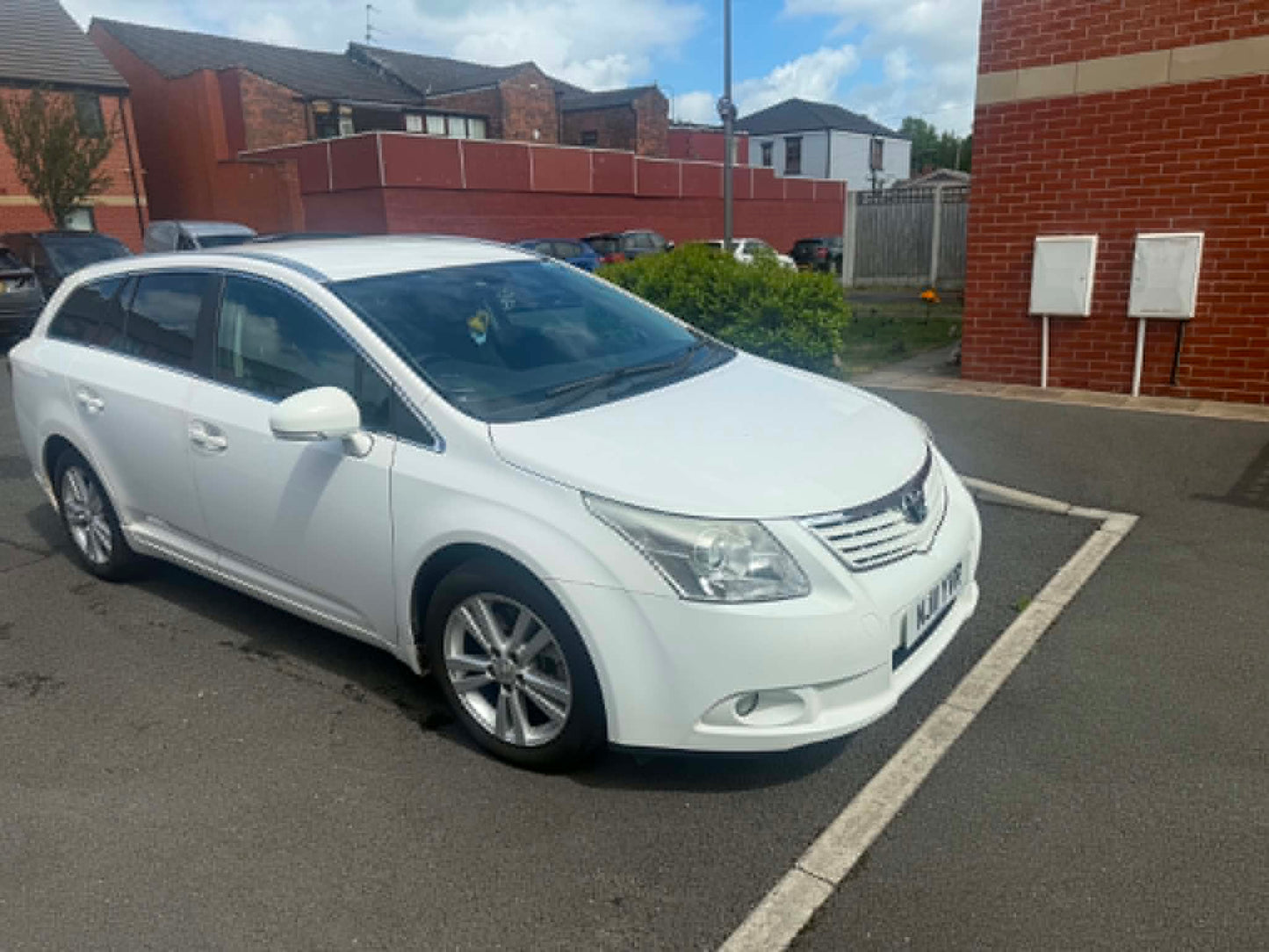 2011-TOYOTA AVENSIS