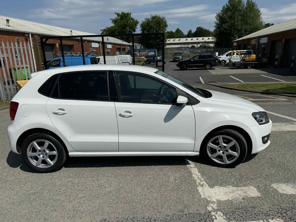 2011 - VOLKSWAGEN POLO