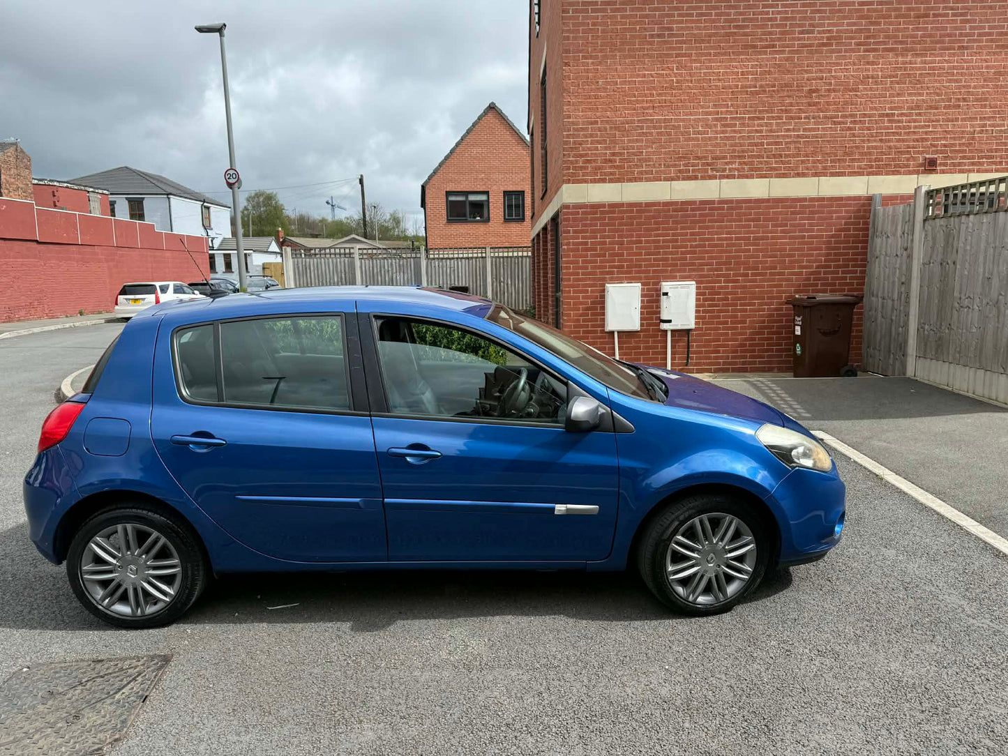 2011- RENAULT CLIO TOMTOM