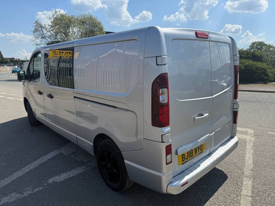 2018 NISSAN NV300